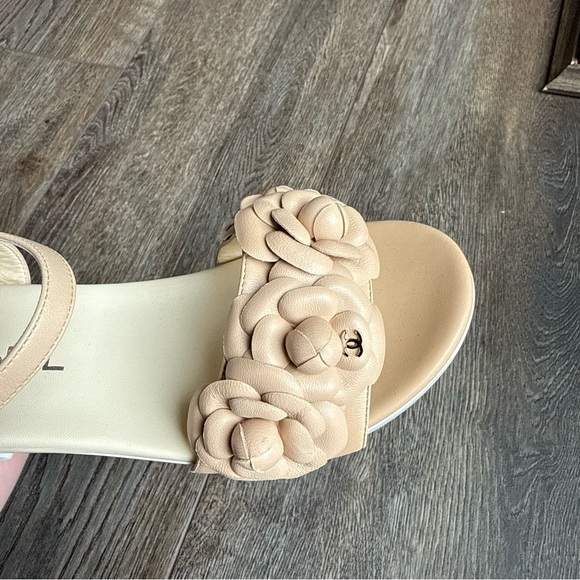 Chanel Camellia Flower CC logo Beige Strap Sandal - Picture 13 of 16